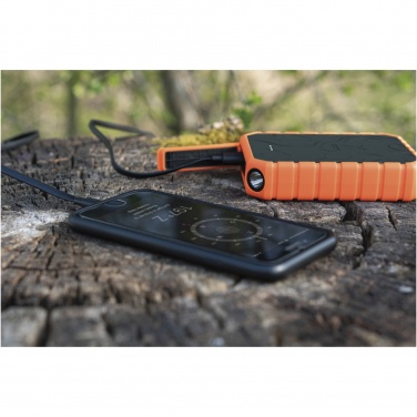 Logotrade Werbeartikel das Foto: Xtorm XR201 Xtreme 20 W 10.000 mAh QC3.0 wasserdichte, robuste Powerbank mit Taschenlampe