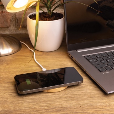 Logotrade Werbegeschenke das Foto: 15W Bambus Wireless Charger