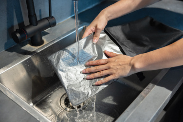 Logo trade promotional giveaway photo of: Snackstrap AWARE™ RPET foldable lunchbag 30x20CM