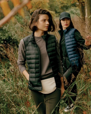 Logotrade ärikingid pilt: Iqoniq Meru naiste taaskasutatud polüestrist vest