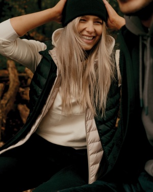 Logo trade firmakingid foto: Iqoniq Meru naiste taaskasutatud polüestrist vest