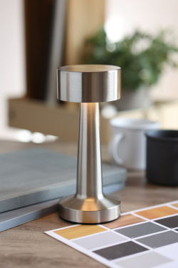 Logotrade meene foto: HIERLUZ laetav rauast laualamp