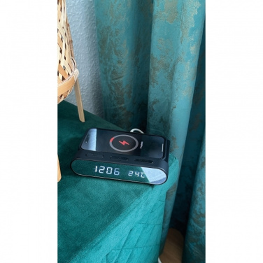 Logo trade reklaamkingi pilt: Äratuskell ja juhtmevaba laadija ADELAIDE