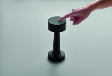 Logo trade firmakingitused foto: HIERLUZ laetav rauast laualamp