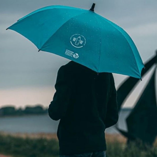 Logotrade liikelahja mainoslahja kuva: Kierrätysmuovinen (RPET) sateenvarjo, turkoosinsininen