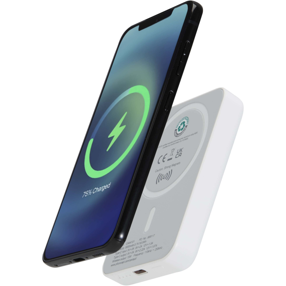 Logo trade mainoslahjat ja liikelahjat kuva: Acrab 5 000 mAh:n ja 15 W:n magneettinen langaton varavirtalähde, jossa 20 W:n PD – valmistettu kierrätetystä muovista