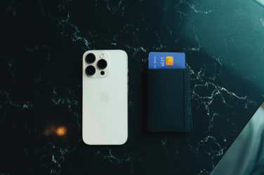 Logotrade Ideja dāvanas foto: Seekcard RCS rpoliestera karšu maciņš ar atrašanās vietu visā pasaulē