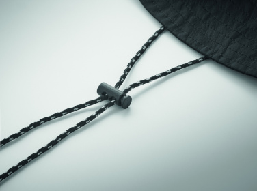 Logotrade dāvanas foto: Ūdensnecaurlaidīga makšķernieka cepure