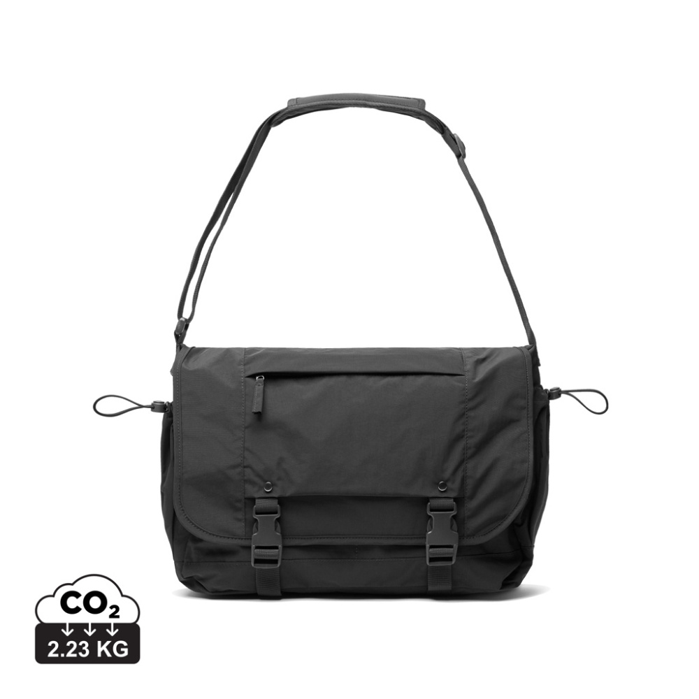 Logotrade logo dāvanas foto: KENTO URBAN RCS pārstrādāta neilona 15,6 collu kurjera soma