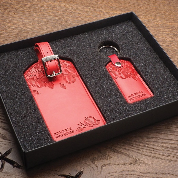 Логотрейд бизнес-подарки картинка: Подарочный набор из веганской кожи, багажная бирка и брелок, красный