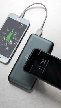 : 10.000 mAh snabbladdande 10W trådlös powerbank med PD