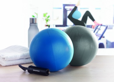 Logotrade reklamprodukter bild: Liten pilatesboll med pump