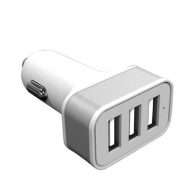 Logotrade reklamprodukter bild: Billaddare med 3 USB-portar